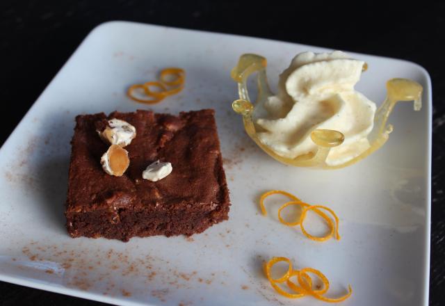 Fondant Chocolat-Nougat et mousse siphonée de clémentine à la cannelle