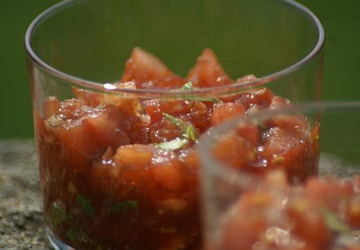 Tartare de tomates fraîches au basilic