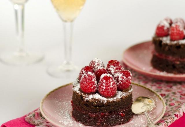 Gâteau au chocolat noir et framboises