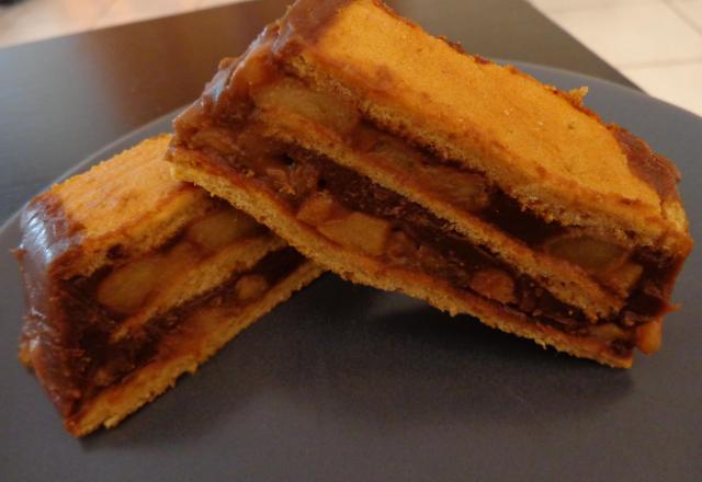 Buche praliné au pain d'épices et pommes caramélisées