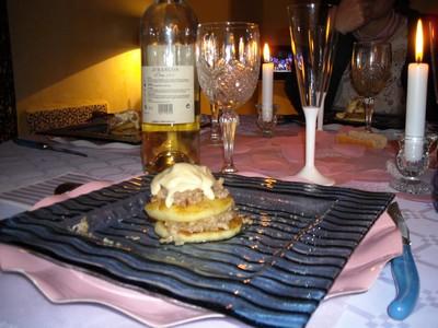 Millefeuille d'andouille aux pommes, sauce diablesse