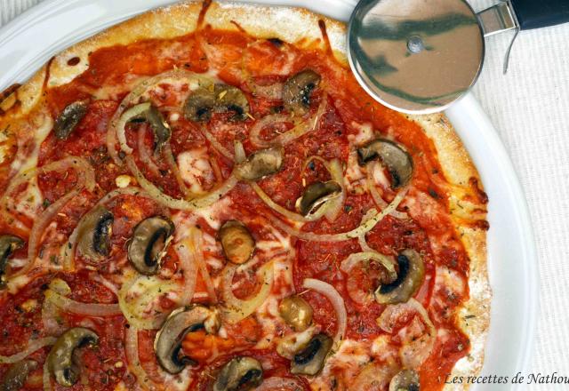 Pizza volcana : salami piquant, champignons et oignons