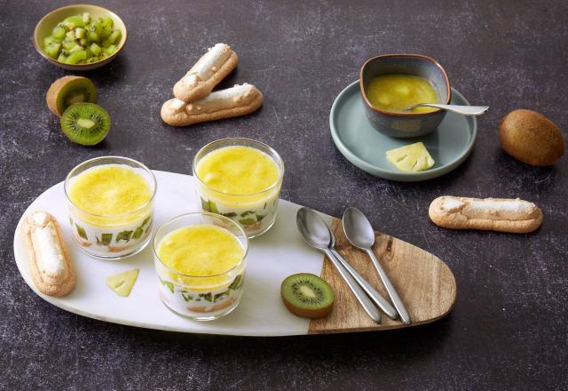 Panna cotta au kiwi, ananas et biscuits à la cuillère