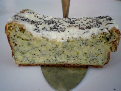 Gâteau de courgettes à la brousse et graines de pavot