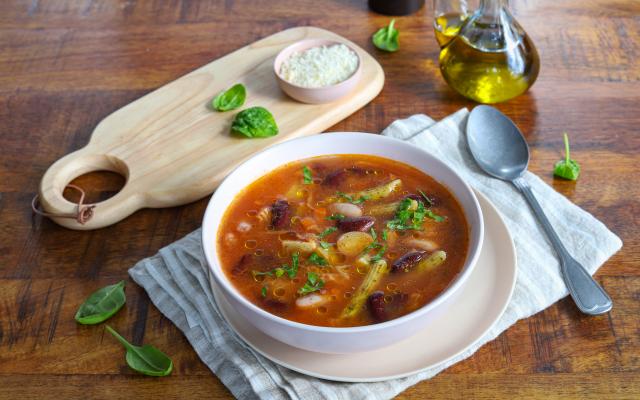 “Excellente soupe réconfortante” : notée 4.8/5, cette recette de minestrone comme en Italie va réchauffer votre hiver !