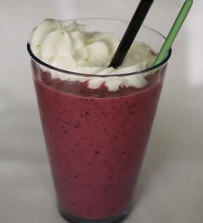 Smoothie aux fruits rouges