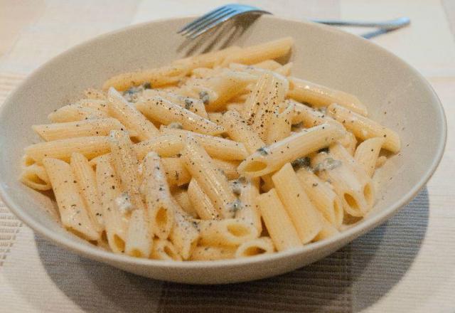 Penne sauce roquefort vodka