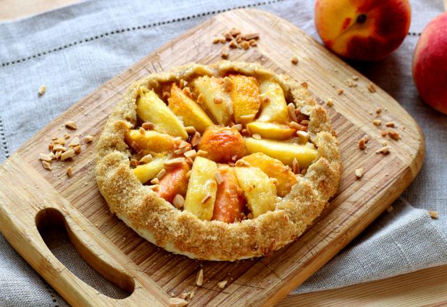 Petites tartes rustiques pêches et amandes