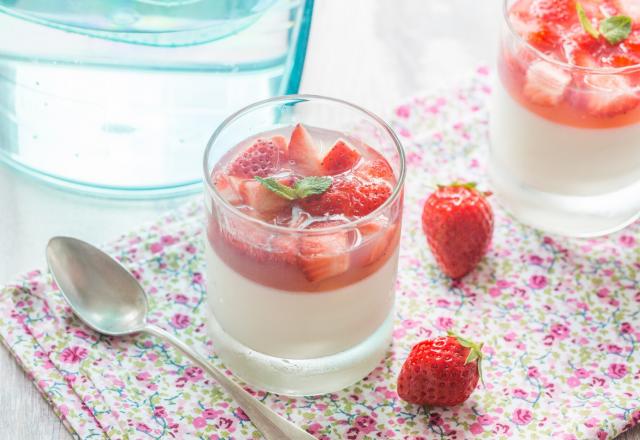 Panna Cotta et fraises en gelée