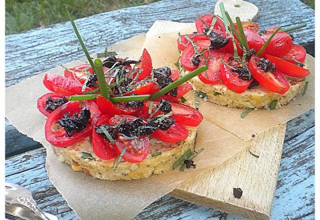 Tartines comme des tartelettes aux tomates