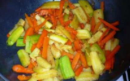 Légumes au wok carottes et courgettes