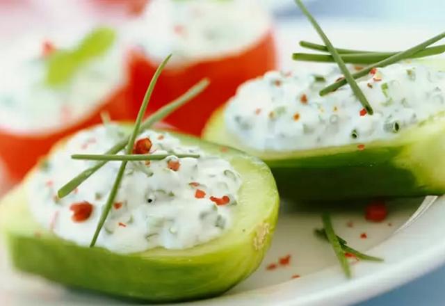 Concombre et tomates cerise farcies