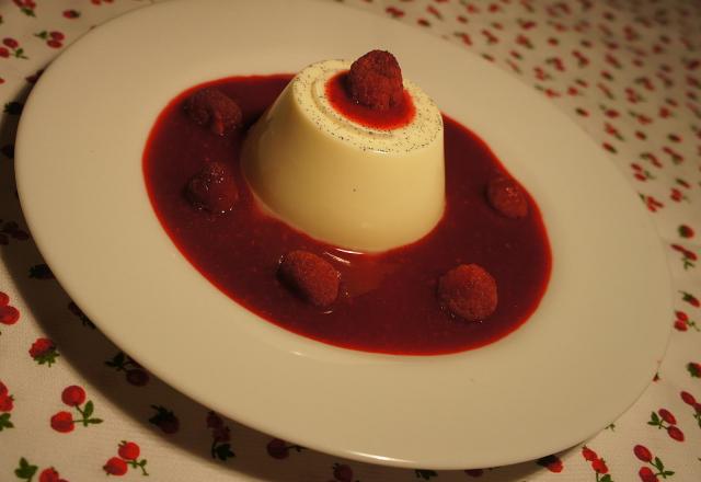 Pannacotta au coulis de framboises