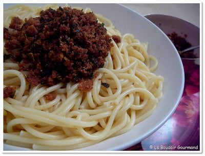 Spaghetti à la chapelure frite ou spaghetti con pan grattugiato