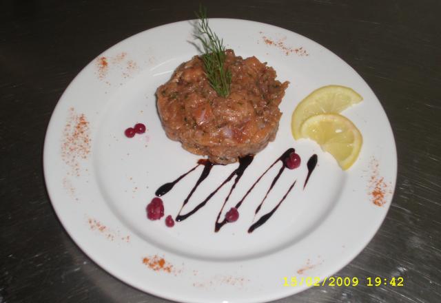 Tartare aux deux saumons et jus de soja