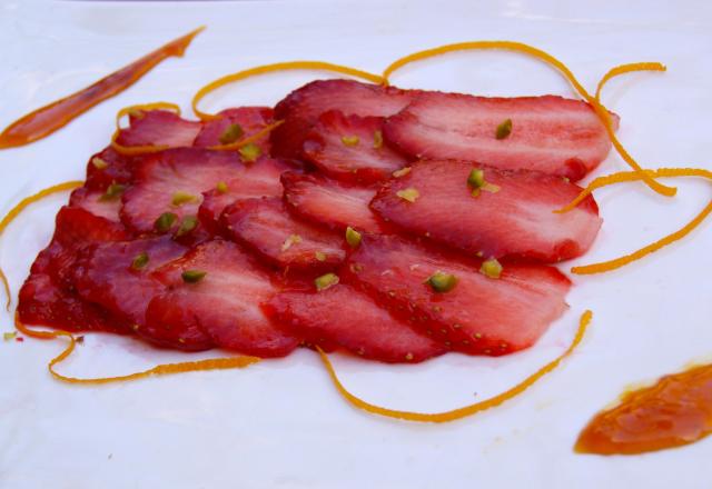 Carpaccio de fraise Guariguettes, caramel à l'orange