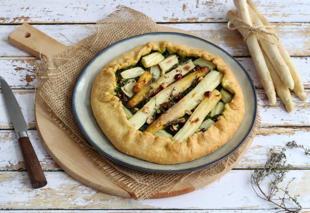 Tarte rustique aux asperges des Sables des Landes IGP et pesto d'épinards