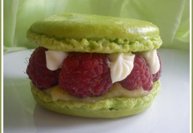 Macaron lemon curd, framboise, confitures de fraises et chocolat blanc