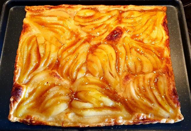 Tarte fine aux poires caramélisées au miel aux épices