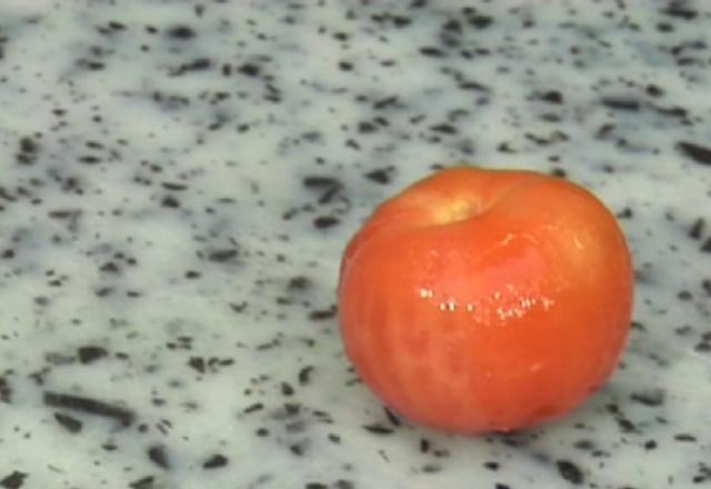 Monder une tomate