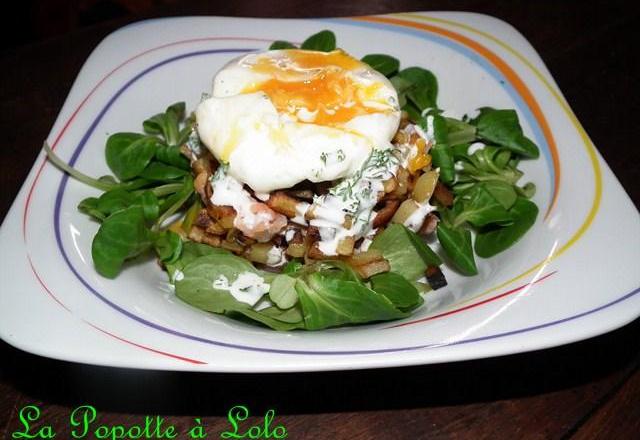 Œuf mollet, saumon fumée sur lit de pommes de terres croustillantes