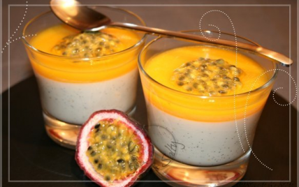 Verrine de panna cotta à la cardamome et gelée mangue passion