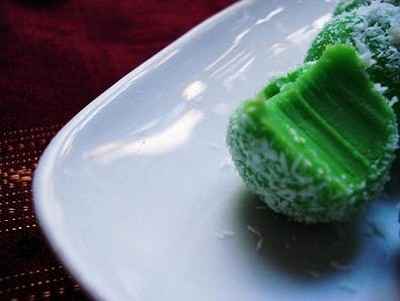 Truffes au pandan et à la noix de coco