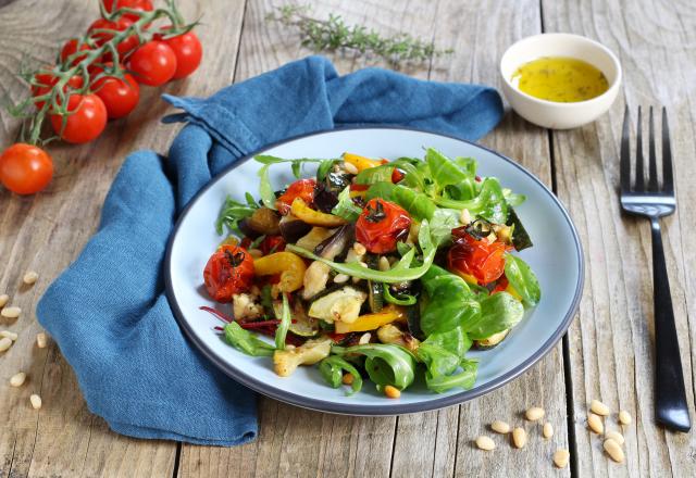 Salade de légumes du soleil, vinaigrette à la sauce soja sucrée