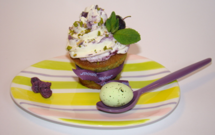 Cupcakes de Pâques pistache, myrtilles et violette