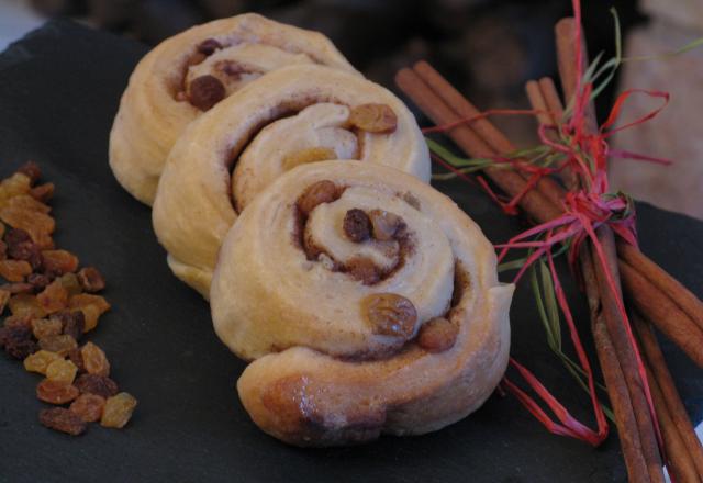 Brioches roulées cannelle et raisins secs