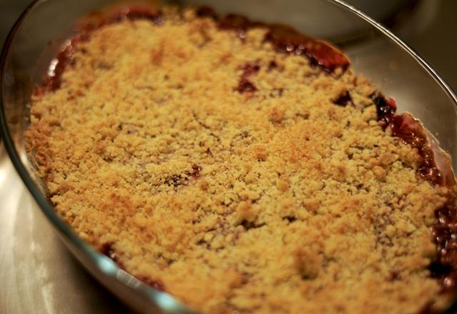 Crumble rhubarbe-fruits rouges