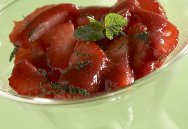 Tartare de fraise à la menthe sur lit de Mon dessert de fraises