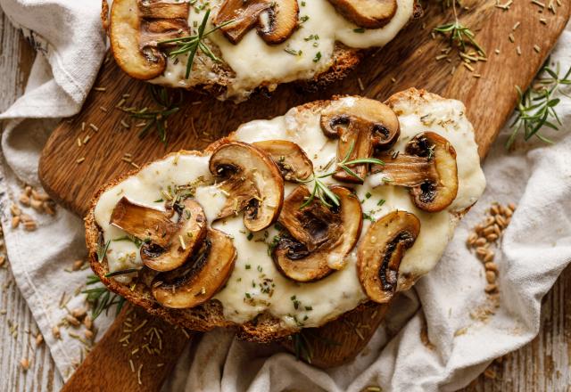 "Ça sent tellement bon, c’est incroyable" : une diététicienne partage sa recette de bruschetta aux champignons et mozzarella