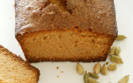 Cake à la cardamome et à la cannelle