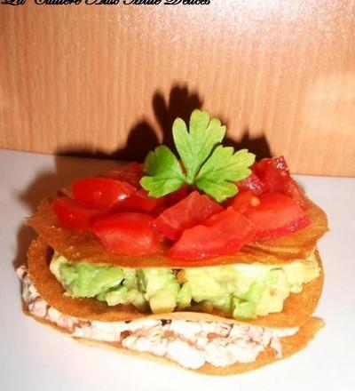 Mille feuille croustillant à l'avocat et au thon