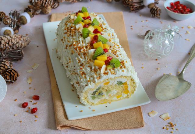 Bûche de Noël : cette version au yaourt et aux fruits est parfaite pour finir le repas en toute légèreté