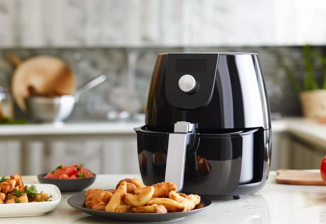 Vous avez acheté un air fryer récemment ? Voici les accessoires dont vous allez avoir besoin pour faciliter son utilisation