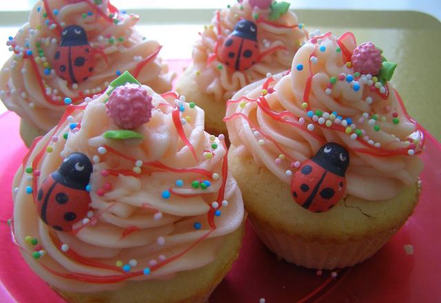 Cupcake vanille-fraise masquée