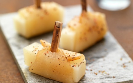 Bouchées de fromage Pur Brebis Pyrénées roulées aux tranches de poires fondantes