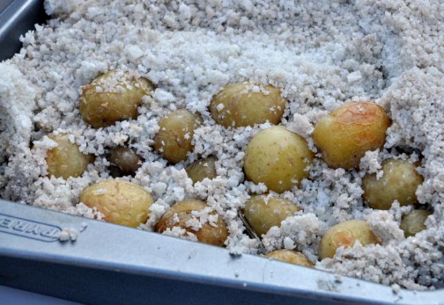 Osez les légumes racines en croûte de sel