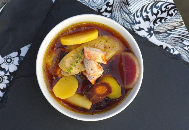 Pot au feu de foie gras, homard et légumes anciens