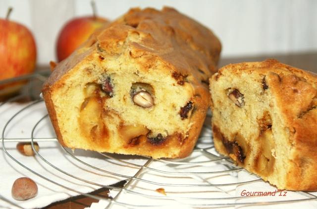 Cake aux pommes et noisettes au caramel