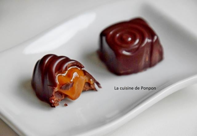 Praline au chocolat noir fourrée de confiture de lait