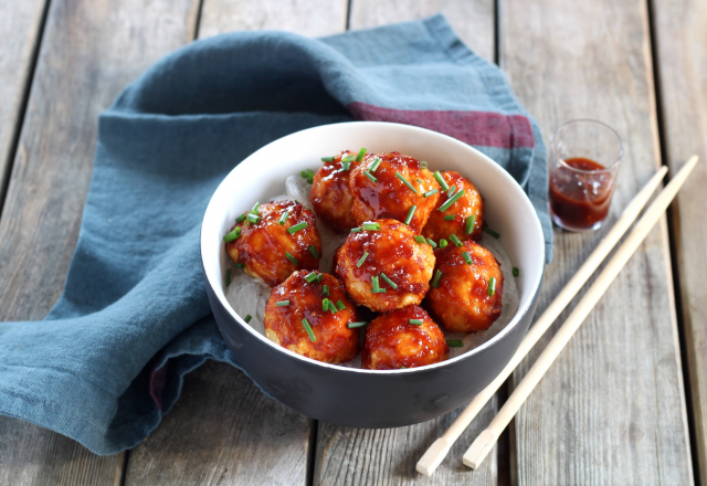 Rapides à faire, elles vont plaire aux enfants : voici notre recette des boulettes de poulet sauce BBQ