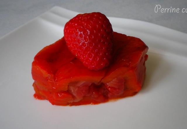 Tartare de fraises en terrine de poivrons rouge