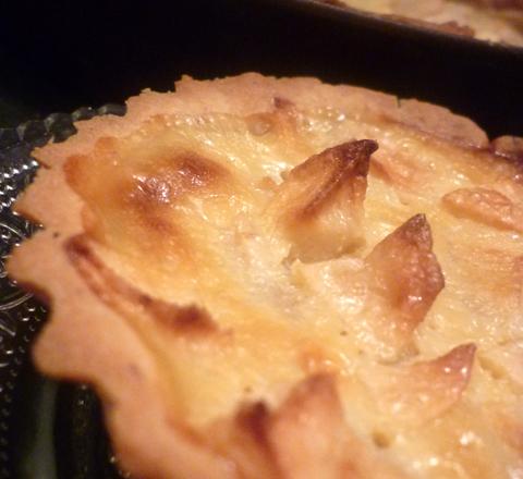 Tarte aux pommes noisettes et une lichette de rhum