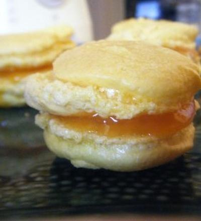 Macaron safran à la gelée d'abricots