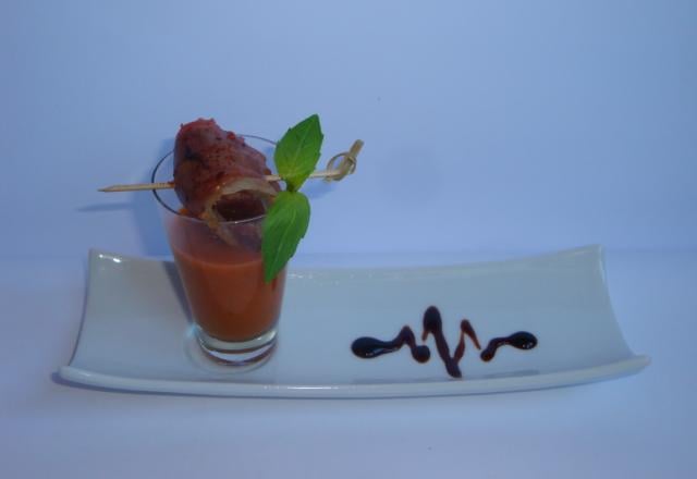 Fausse piperade façon veloute disco fresh, brochette de beouf et Bayonne au piment d'Espelette