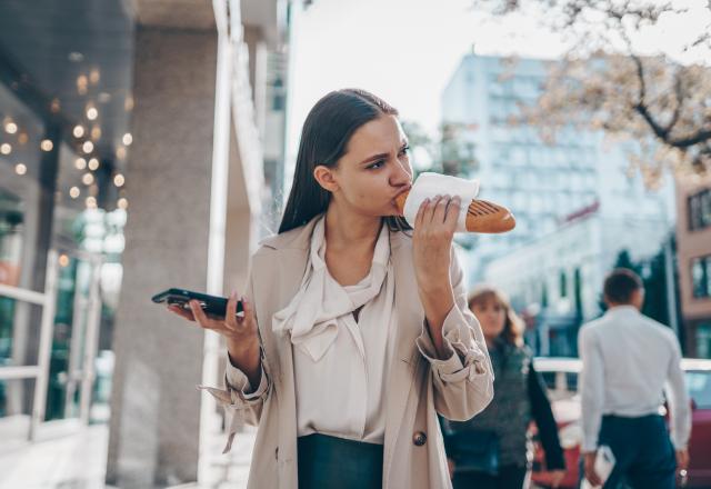 Est-ce une bonne idée de manger debout ?