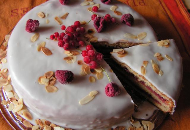 Gâteau aux fruits rouges et aux amandes